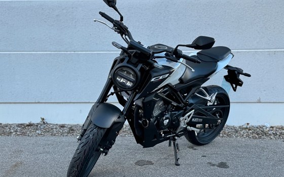 Gebrauchtmotorrad Honda CB125R - Bild 14