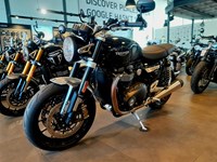 Gebrauchtmotorrad Triumph Speed Twin 1200 Jet Black