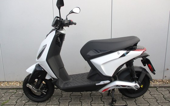 Gebrauchtmotorrad Piaggio 1 Active - Bild 4
