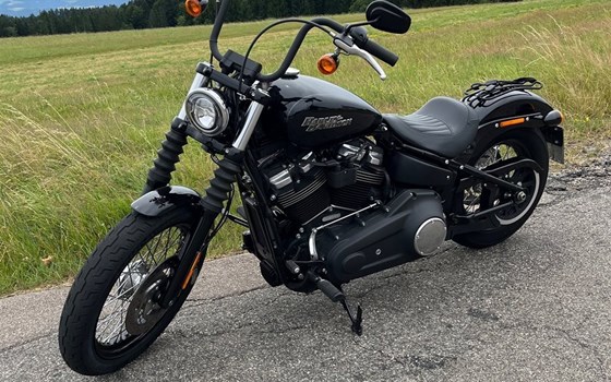 Gebrauchtmotorrad Harley-Davidson Softail Street Bob FXBB - Bild 2