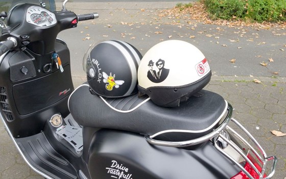 Gebrauchtmotorrad Vespa GTS 300 Super Sport - Bild 11