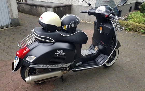 Gebrauchtmotorrad Vespa GTS 300 Super Sport - Bild 2