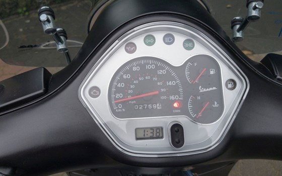 Gebrauchtmotorrad Vespa GTS 300 Super Sport - Bild 3