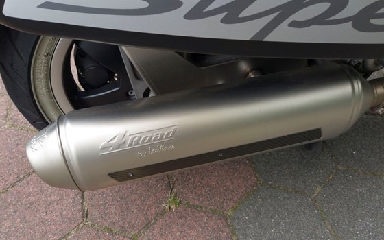 Gebrauchtmotorrad Vespa GTS 300 Super Sport - Bild 4