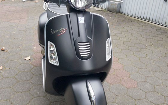 Gebrauchtmotorrad Vespa GTS 300 Super Sport - Bild 9