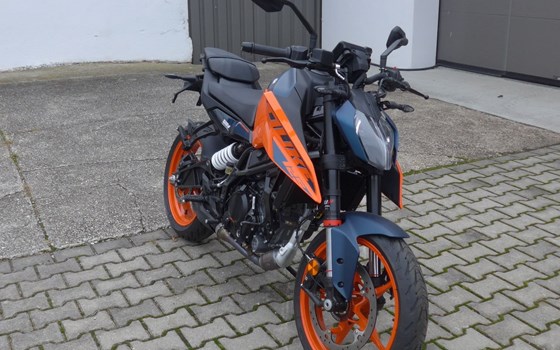 Neufahrzeug KTM 125 Duke - Bild 1