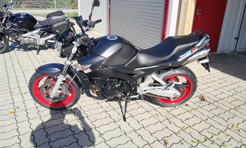 Suzuki GSR 600