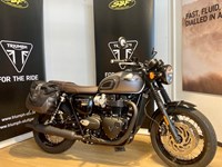 Neumotorrad Triumph Bonneville T120 Black SW Motech Legend Gear