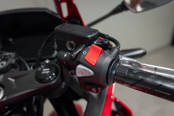 Honda CBR500R (Grad Prix Red) - Bild 10