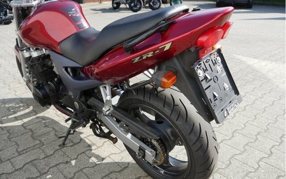 Gebrauchtmotorrad Kawasaki ZR-7 - Bild 9