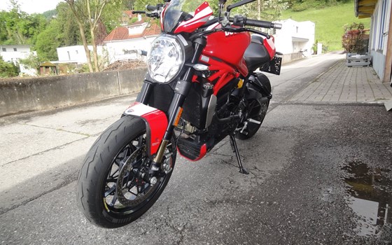 Gebrauchtmotorrad Ducati Monster 1200 R - Bild 8 Gebrauchtmotorrad Ducati Monster 1200 R - Bild 8