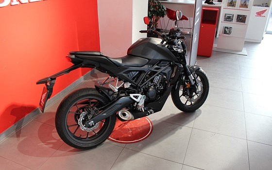 Neufahrzeug Honda CB125R - Bild 3 Neufahrzeug Honda CB125R - Bild 3
