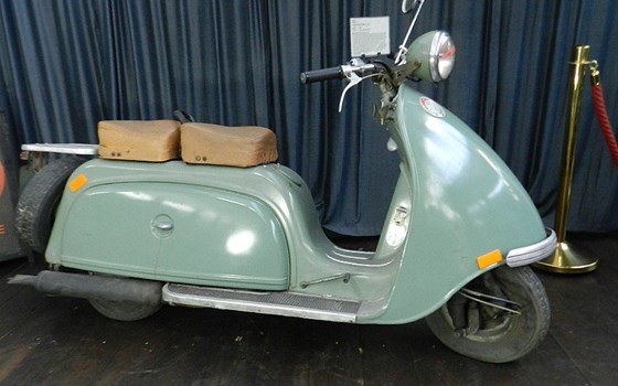 Gebrauchtmotorrad Lohner L125 - Bild 2 Gebrauchtmotorrad Lohner L125 - Bild 2