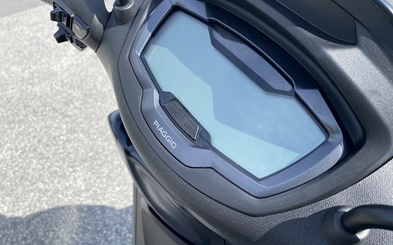 Neufahrzeug Piaggio Beverly 300 S - Bild 7 Neufahrzeug Piaggio Beverly 300 S - Bild 7