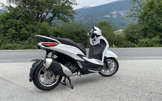 Neufahrzeug Piaggio Beverly 300 hpe - Bild 2 Neufahrzeug Piaggio Beverly 300 hpe - Bild 2