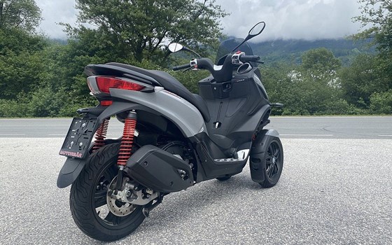 Neufahrzeug Piaggio MP3 300 - Bild 3 Neufahrzeug Piaggio MP3 300 - Bild 3