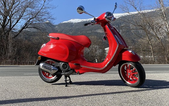 Neufahrzeug Vespa Primavera 125 RED - Bild 2 Neufahrzeug Vespa Primavera 125 RED - Bild 2