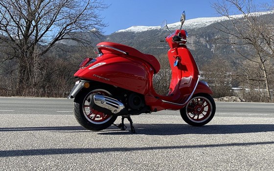Neufahrzeug Vespa Primavera 125 RED - Bild 3 Neufahrzeug Vespa Primavera 125 RED - Bild 3