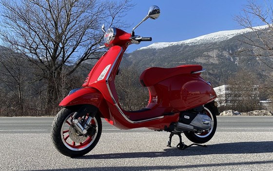 Neufahrzeug Vespa Primavera 125 RED - Bild 4 Neufahrzeug Vespa Primavera 125 RED - Bild 4