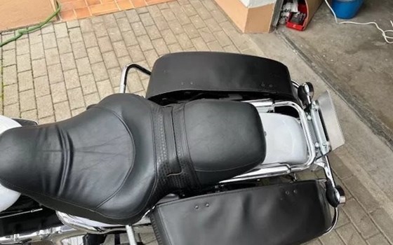 Gebrauchtmotorrad Harley-Davidson Road King Classic FLHRC - Bild 2