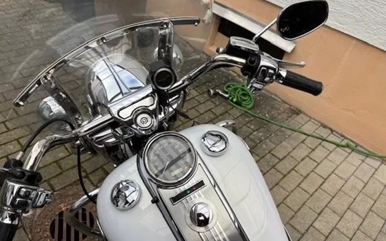 Gebrauchtmotorrad Harley-Davidson Road King Classic FLHRC - Bild 4