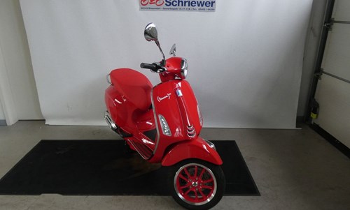 Vespa Primavera 125 (RED)