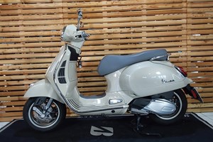 Angebot Vespa GTS 300 hpe Super Sport