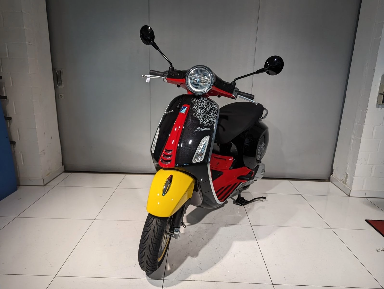 Vespa Primavera 50 Disney Mickey Mouse Edition