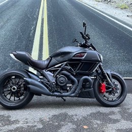 GEBRAUCHTFAHRZEUG Ducati Diavel 1200