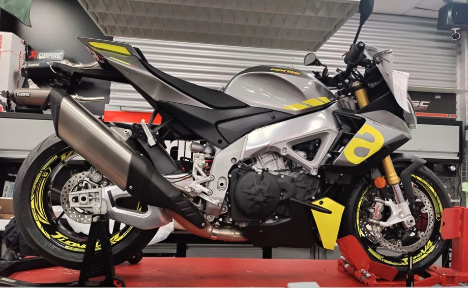 Angebot Aprilia Tuono V4 1100 Factory Bild 2: Angebot Aprilia Tuono V4 1100 Factory