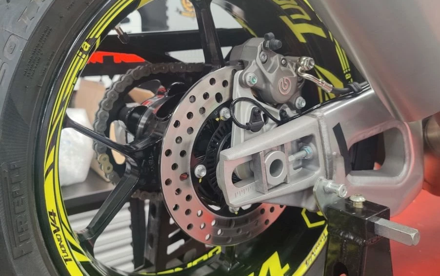 Angebot Aprilia Tuono V4 1100 Factory Bild 3: Angebot Aprilia Tuono V4 1100 Factory