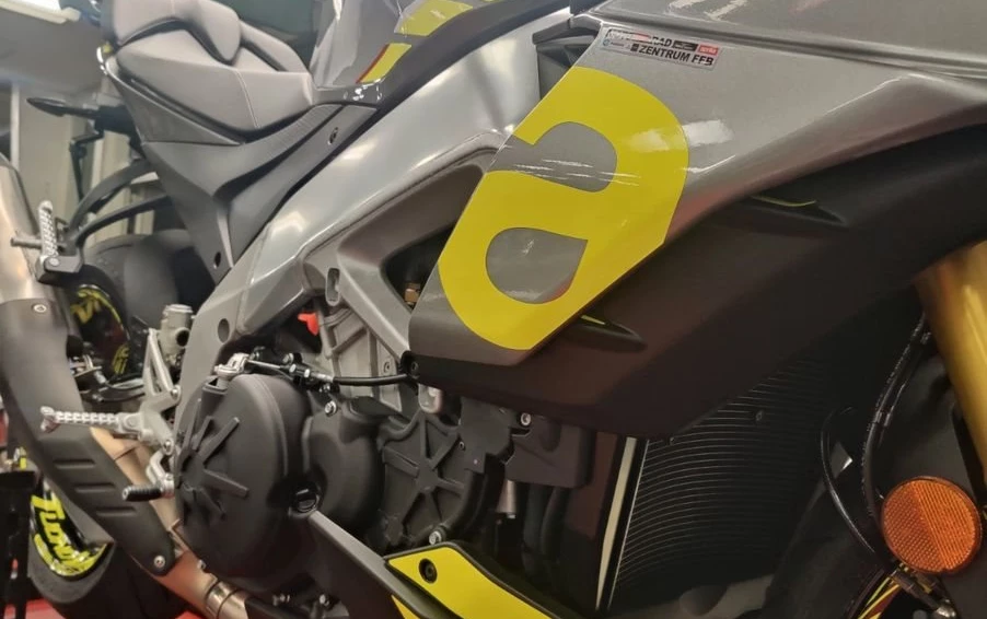 Angebot Aprilia Tuono V4 1100 Factory Bild 5: Angebot Aprilia Tuono V4 1100 Factory