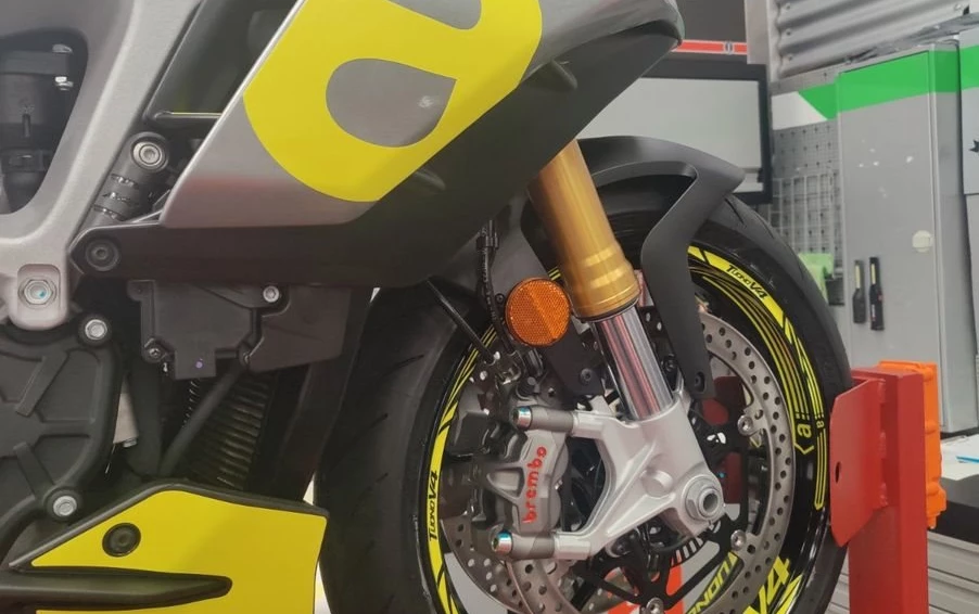 Angebot Aprilia Tuono V4 1100 Factory Bild 6: Angebot Aprilia Tuono V4 1100 Factory