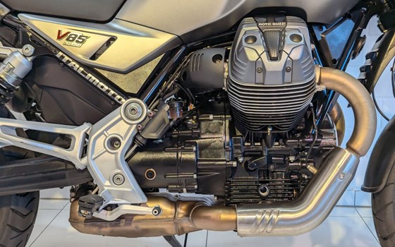 Gebrauchtmotorrad Moto Guzzi V85 Strada - Bild 7