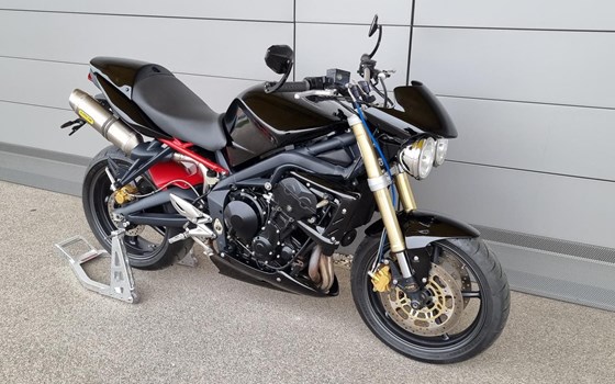 Gebrauchtmotorrad Triumph Street Triple 675 R - Bild 1 Gebrauchtmotorrad Triumph Street Triple 675 R - Bild 1