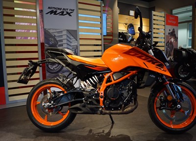 GEBRAUCHTFAHRZEUG KTM 390 Duke