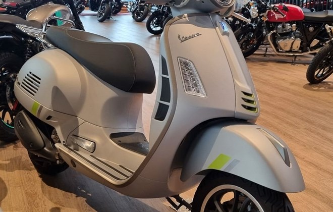 Vespa GTS 300 hpe Super Tech