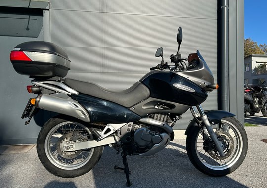 GEBRAUCHTFAHRZEUG Suzuki XF 650 Freewind