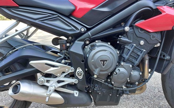 Gebrauchtmotorrad Triumph Street Triple - Bild 4 Gebrauchtmotorrad Triumph Street Triple - Bild 4