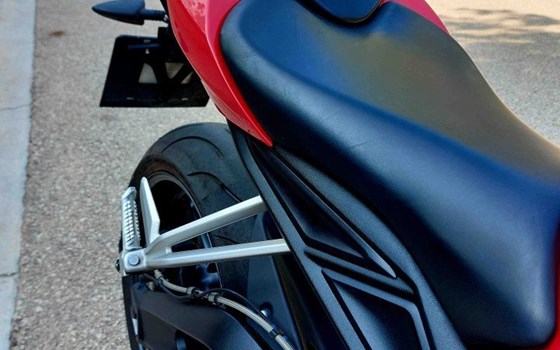 Gebrauchtmotorrad Triumph Street Triple - Bild 6 Gebrauchtmotorrad Triumph Street Triple - Bild 6