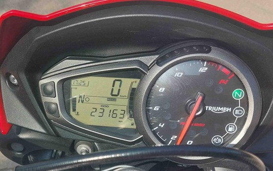 Gebrauchtmotorrad Triumph Street Triple - Bild 8 Gebrauchtmotorrad Triumph Street Triple - Bild 8