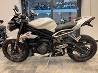 Gebrauchtmotorrad Triumph Street Triple 675 R 
