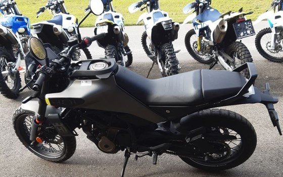 Gebrauchtmotorrad Husqvarna Svartpilen 401 - Bild 1 Gebrauchtmotorrad Husqvarna Svartpilen 401 - Bild 1