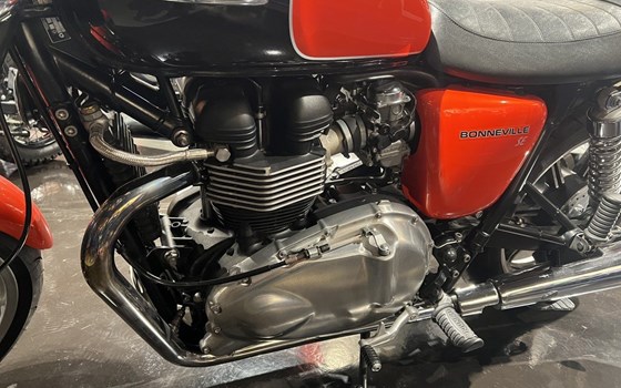 Gebrauchtmotorrad Triumph Bonneville SE - Bild 3