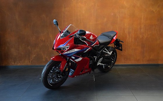 Neufahrzeug Honda CBR650R E-Clutch - Bild 2