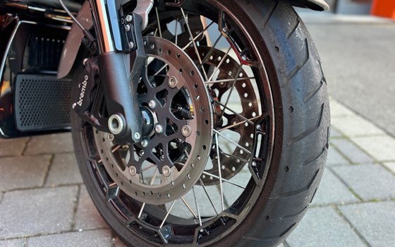 Gebrauchtmotorrad Harley-Davidson CVO Street Glide FLHXSE - Bild 11 Gebrauchtmotorrad Harley-Davidson CVO Street Glide FLHXSE - Bild 11