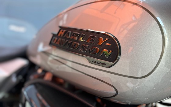 Gebrauchtmotorrad Harley-Davidson CVO Street Glide FLHXSE - Bild 14 Gebrauchtmotorrad Harley-Davidson CVO Street Glide FLHXSE - Bild 14