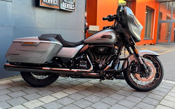 Gebrauchtmotorrad Harley-Davidson CVO Street Glide FLHXSE - Bild 2 Gebrauchtmotorrad Harley-Davidson CVO Street Glide FLHXSE - Bild 2