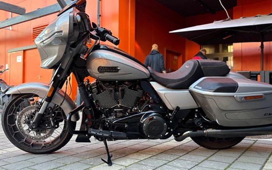 Gebrauchtmotorrad Harley-Davidson CVO Street Glide FLHXSE - Bild 4 Gebrauchtmotorrad Harley-Davidson CVO Street Glide FLHXSE - Bild 4
