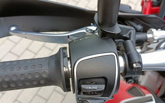 Gebrauchtmotorrad Moto Guzzi V85 TT Evoactive Graphics - Bild 11 Gebrauchtmotorrad Moto Guzzi V85 TT Evoactive Graphics - Bild 11